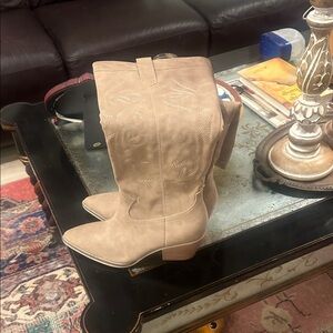 Elegant Tan Embroidered Heeled Boots